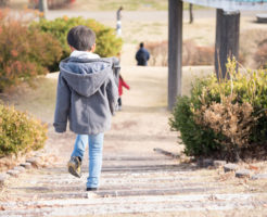 養育費が急に払われなくなり困惑する母親のイメージ