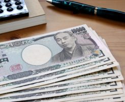 性格の不一致による精神的苦痛を訴える女性のイメージ